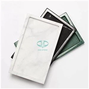 Bandeja retangular de mármore branco